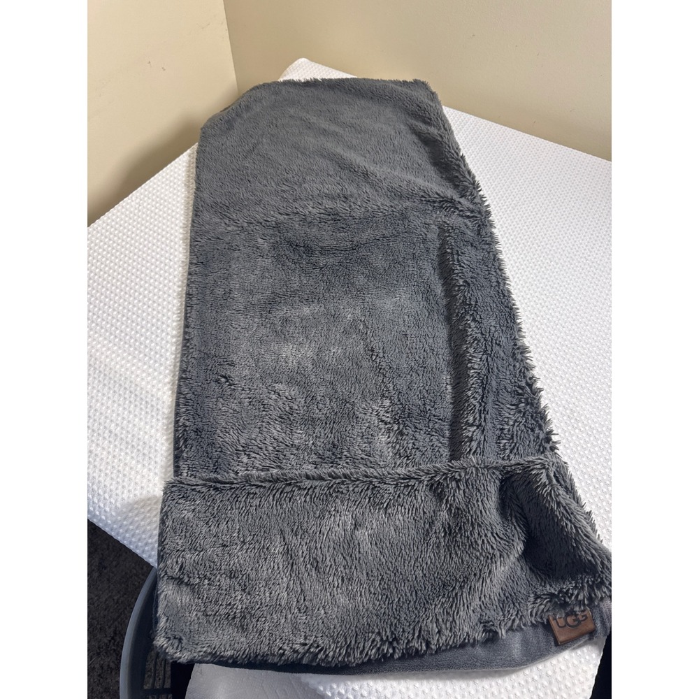 UGG Scarf Unisex Charcoal Grey Faux Fur Plush Zipper‎ Pocket EUC